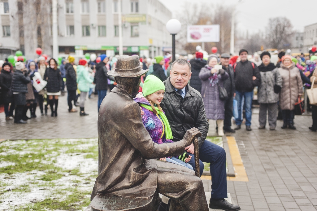 Прогноз погоды в мичуринске сегодня. Мичуринск Привокзальная площадь. Вокзальная площадь Мичуринск. Привокзальная площадь г. Мичуринск. Население Мичуринска Тамбовской.