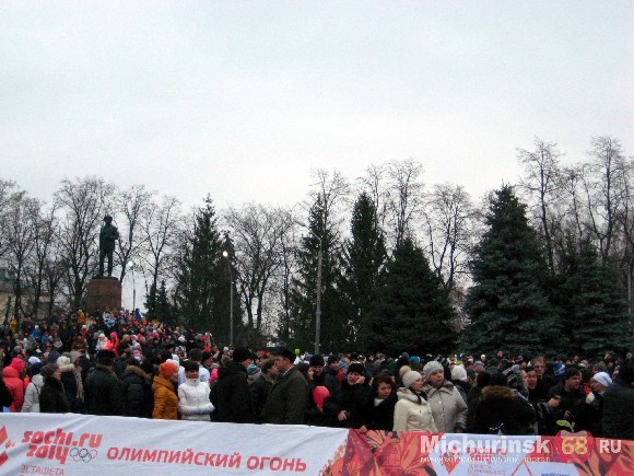 Встреча эстафеты на площади Мичурина