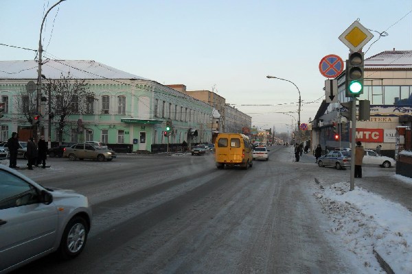 Рено Логан сбила пешехода в Мичуринске, январь 2014 г.